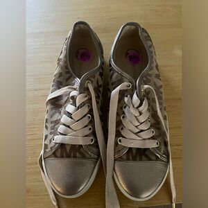 Michael Kors low top sneaker 8 1/2
